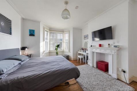 Grove Green Road E11