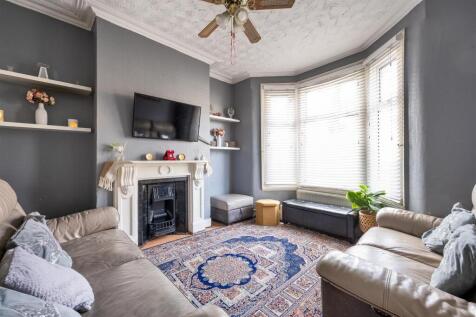 Strone Road E7