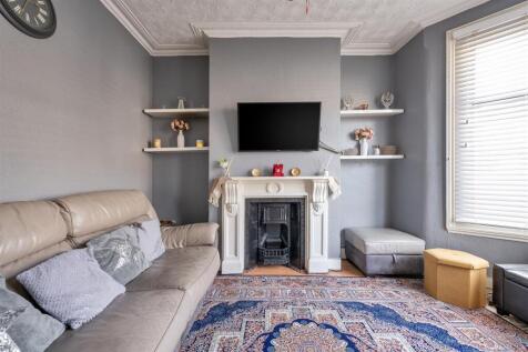 Strone Road E7