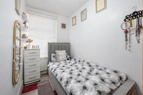 Strone Road E7