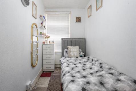 Strone Road E7