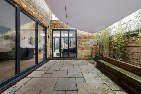 Whitta Road E12