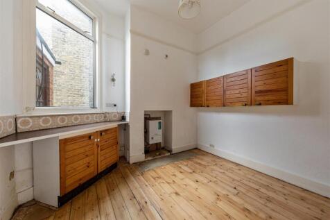 Chadwick Road E11