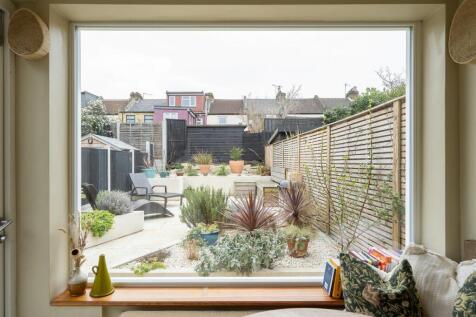 Richmond Road E11