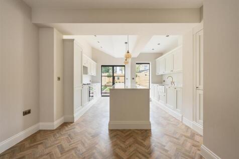 Southwell Grove Road E11