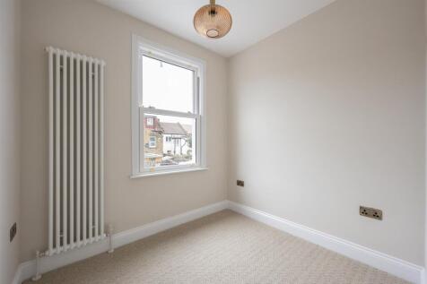 Southwell Grove Road E11