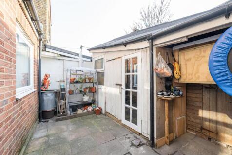 Dames Road E7