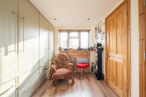Dames Road E7