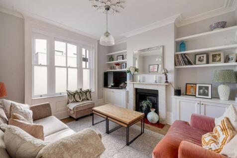 Station Road, E7