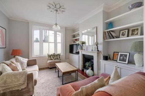 Station Road, E7