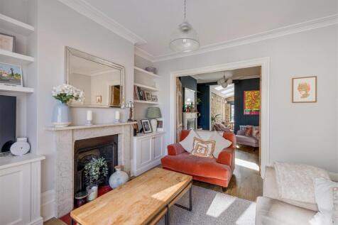 Station Road, E7