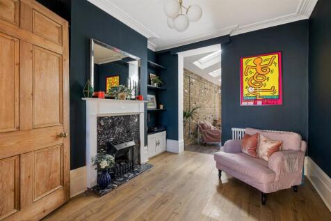 Station Road, E7