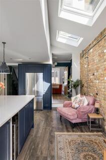 Station Road, E7