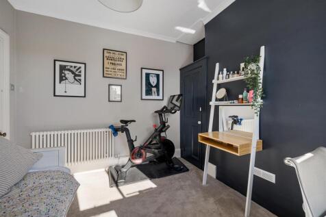 Station Road, E7