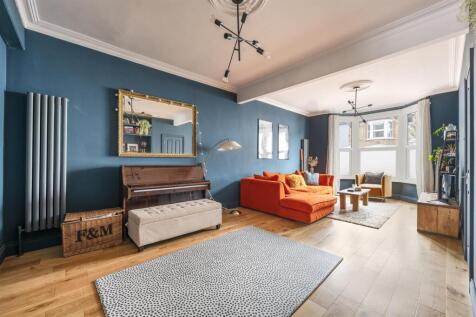 Halley Road E7