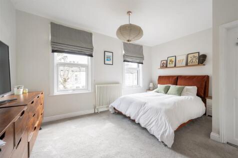 Halley Road E7