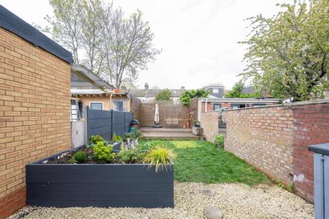 Halley Road E7