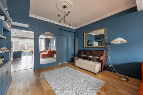 Halley Road E7