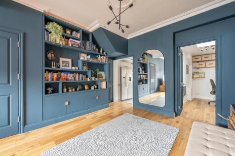 Halley Road E7