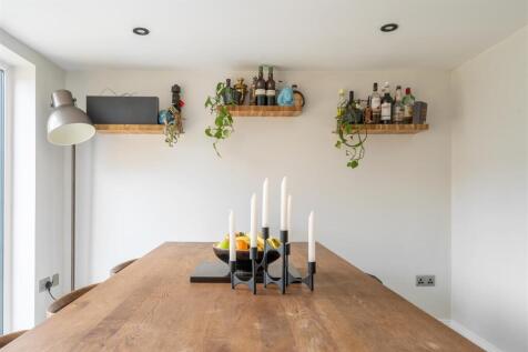 Halley Road E7
