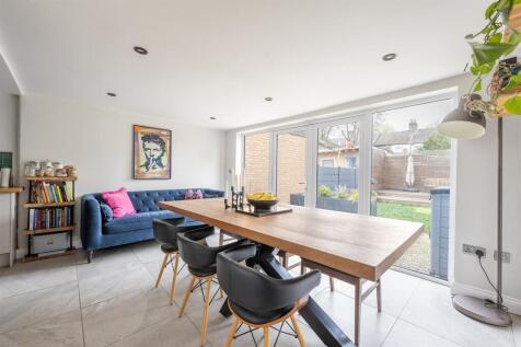 Halley Road E7