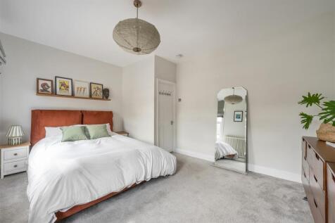 Halley Road E7
