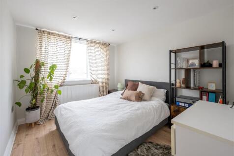 Halley Road E7