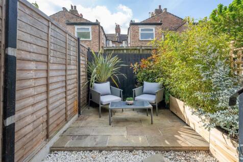 Park Grove Road, E11