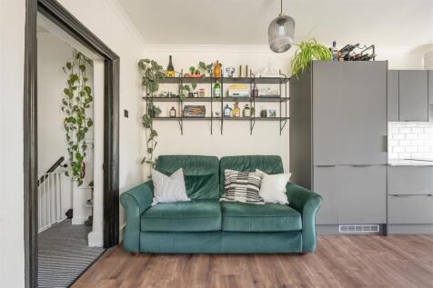 Park Grove Road, E11