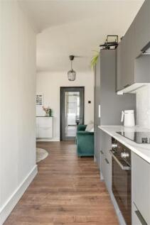 Park Grove Road, E11
