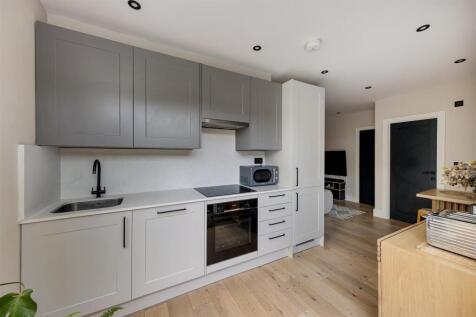 Radlett Close E7
