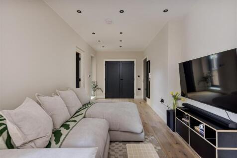Radlett Close E7