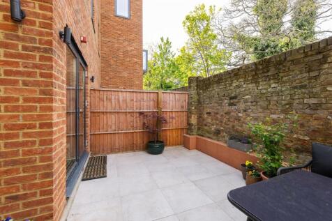 Radlett Close E7