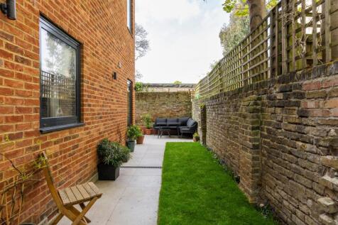 Radlett Close E7