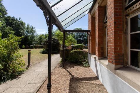 6 Langham House