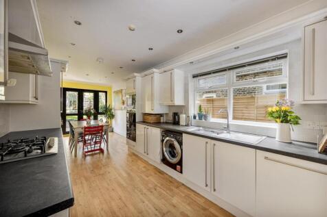 Barclay Road E11