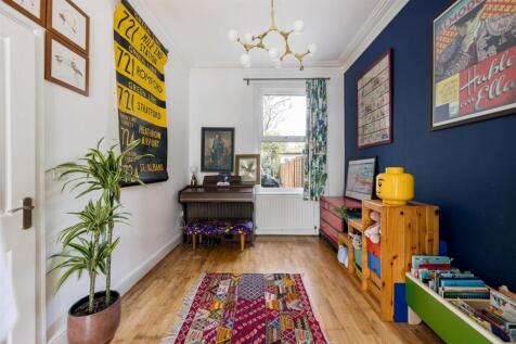 Barclay Road E11