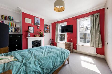 Barclay Road E11