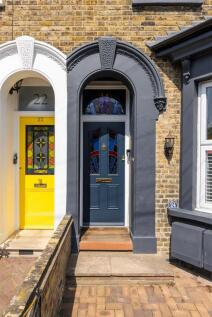 Barclay Road E11