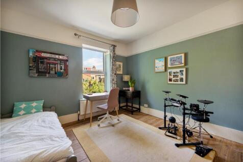 Crofton Road E13