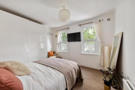 Holness Road E15