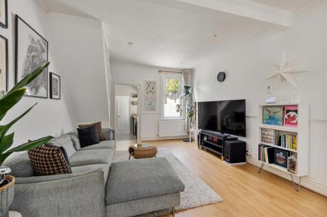 Holness Road E15
