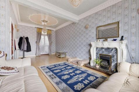 Dames Road E7