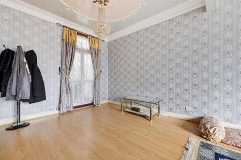 Dames Road E7