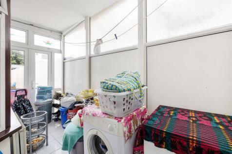 Dames Road E7