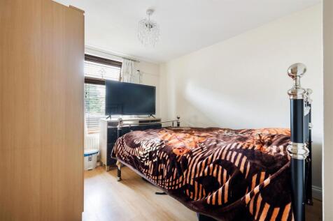 Dames Road E7