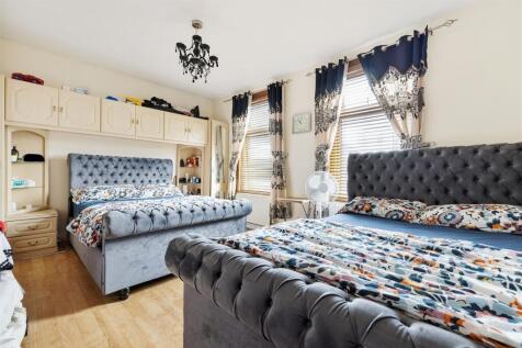 Dames Road E7