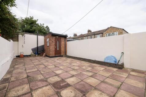 Dames Road E7