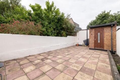 Dames Road E7