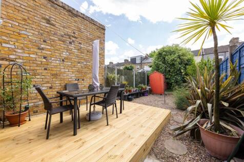 89, Stewart Road, E15